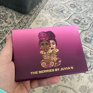 Juvia’s Place The Berries 6-shade eyeshadow palette